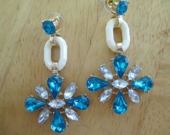 Vintage costume jewelry /pierce earrings