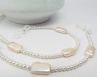 Cream pearl eyeglasses chain, eyeglass chain, reading glasses necklace holder, glasses necklace, pearl glasses chain; glasses cord