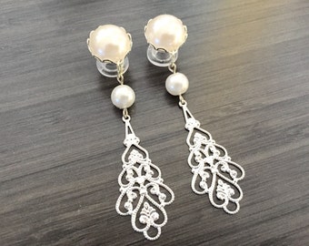 Wedding Gauges 00g 10mm Dangle Plugs Bridal Gauges Pearl Silver Filigree Plugs, Dangly Plugs 00 gauge Wedding Plugs