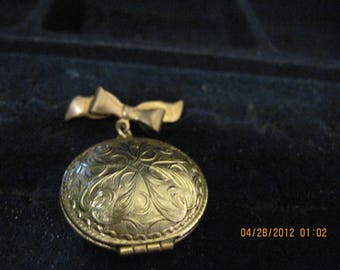 BEAUTIFUL Vintage Solid Perfume Jewel Locket Pin 1971 Avon....# 304...