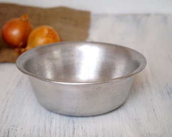 Vintage metal bowl | Etsy Vintage metal bowl | Etsy