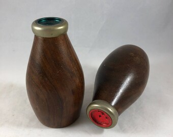 Wood Salt and Pepper Shakers - Vintage Shaker - Vintage Kitchen Decor - Kitchen Decoration - Gift for Cook - Salt Shaker - Pepper Shaker