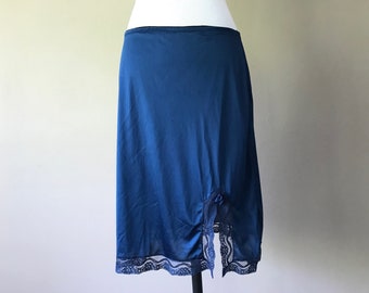 M / 20" Vintage Half Slip / Skirt / Navy Blue Nylon with Lace and Slit / Short Above the Knee Length / Medium / FREE USA Shipping