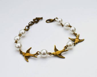 SALE - PICK Your Color Swallow Birds Bracelet, Vintage Three Flying Birds Bracelet, Triple Birds Bracelet, Best Friend Gift