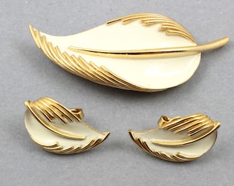 TRIFARI Enamel Brooch Earrings Demi Parure Vintage Mid-Century 1960s