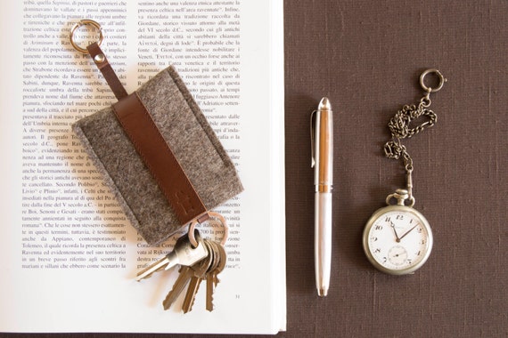 Felt and leather KEY HOLDER, key case, grey and dark brown, wool felt, handmade, made in Italy