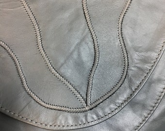 Vintage 1980s Gray LEATHER Purse, CROSS Body Shoulder Bag, BOHO Hipster Purse