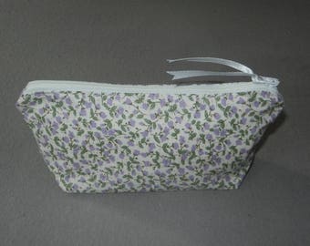 Cosmetic case with zipper