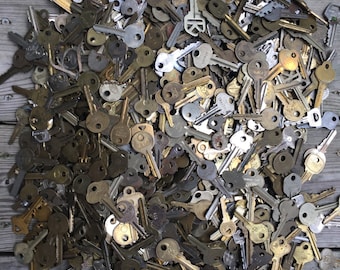Mystery Lot of 25 Vintage Keys