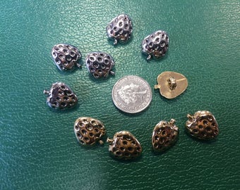 Novelty Buttons Strawberry antique gold - silver colours 15 - 18mm for clothing - jewellery - scrapbooking - card making