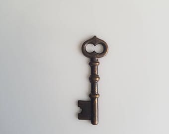 Vintaj Natural Brass Antique Style Skeleton Key