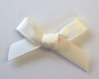 25 x 7mm Satin ribbon bow: cream - 02351