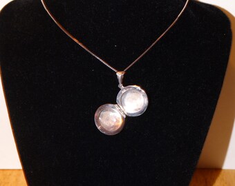 Vintage Sterling Picture Locket Necklace