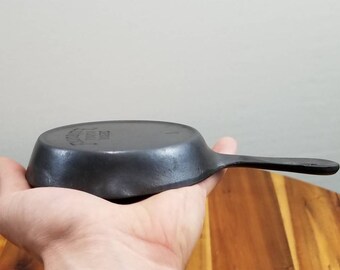 A Collector's Dream. Number 1 Favorite Piqua Ware 1916-1935 Iron Skillet. Glassy SMOOTH Cooking Surface. Extremely Rare.