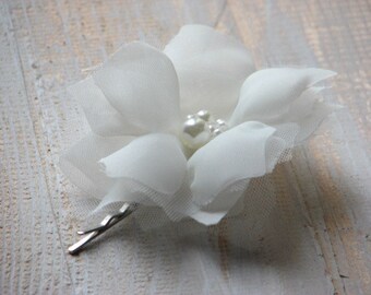 Ivory hair flower Ivory hair clips Ivory wedding flower Ivory flower Ivory bridal headpiece 3 inch ivory flower Bridal ivory flower