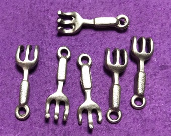 Garden Rake 3D Pewter Charms