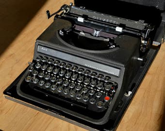 Working Typewriter - Olivetti Studio 42 - Black Typewriter - Fully Serviced - Working Perfectly