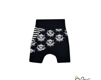 Shorts évolutif, shorts bébé tête de mort, shorts enfant pirate, shorts tête de mort, shorts pirates, crâne par MEF Créations Boutique