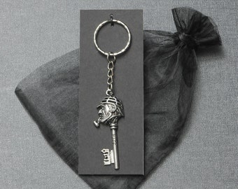 Sherlock Holmes keychain / keyring – pipe and deerstalker hat – Arthur Conan Doyle – 221B Baker Street key – cosplay prop