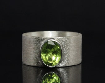 Silver ring with Peridot - Design ring made out of 925 Sterling Silver - Gemstone Ring