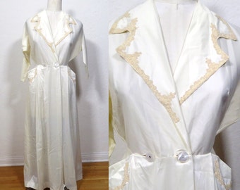 Vintage 1940s 1950s Stunning white ivory Dressing Gown. Maxi Pinup Burlesque Embroidered Lace Rhinestone Buttons Pockets Lingerie