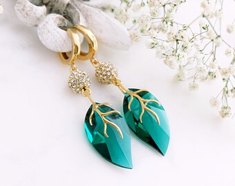 Emerald earrings, Gold leaf earrings, Swarovski earrings, Vintage earrings, Green wedding earrings, Long earrings, Gold statement earrings