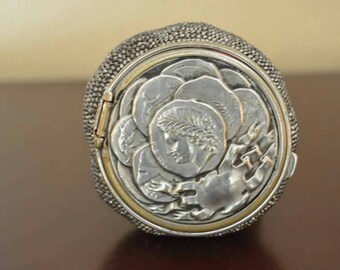 Antique Art Nouveau Tam O' Shanter Coin Purse Silver Tone with Repousse Lid