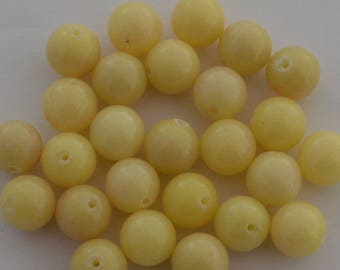 4 jade beads round 10 mm light yellow