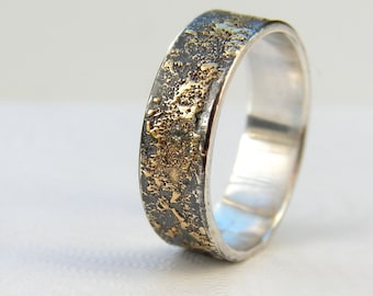 Gold Chaos - Rustic Men's Wedding Ring in 18kt Gold and Oxidized Sterling Silver