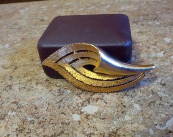 Lovely stamped J.J. brushed gold tone metal brooch