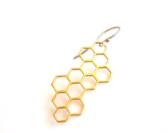 EAD2015 25/365 Honeycomb Single Earring