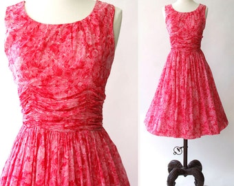 vintage 1950s dress <> 1950s floral cotton dress <> 50s pink floral dress