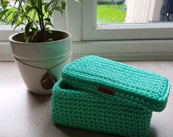 Square basket with lid