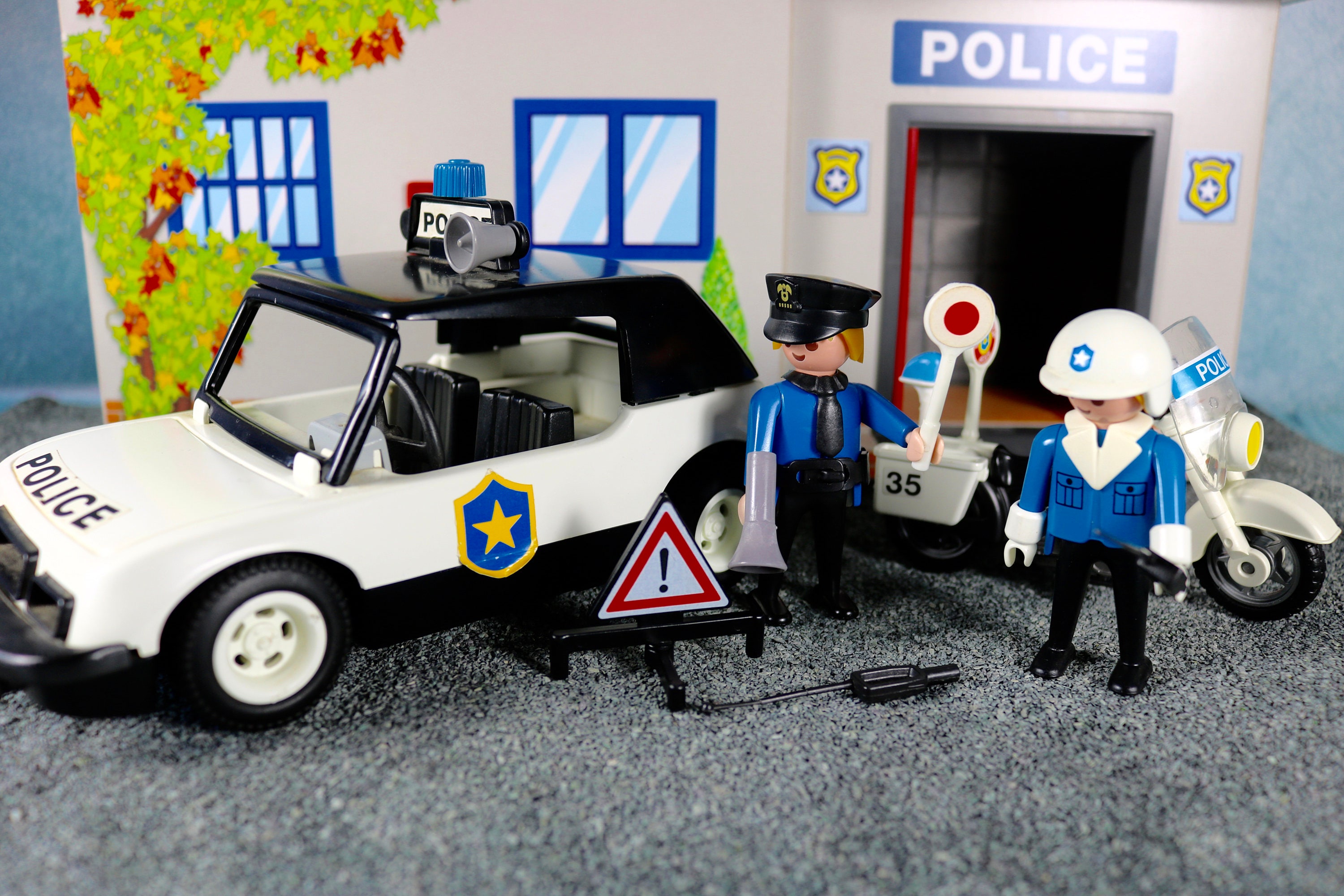 Vintage Playmobil Geobra 1974 toy police car set 3149 with