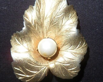 Vintage Sarah Coventry Leaf Brooch with Pearl