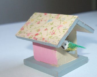 Dollhouse miniature birdhouse 1/12 scale with tiny bird