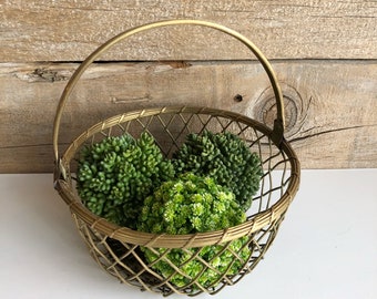 Brass basket. Brass wire basket with handle.