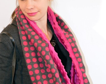 grey with pink dot snood (114)