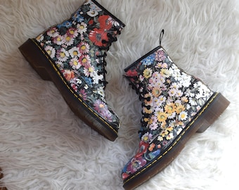 Rare 90s Floral Dr. Martens/ Sienna Miller Docs/ Grunge Leather Combat Boots/ Women's Size 7 US/ Size 5 UK