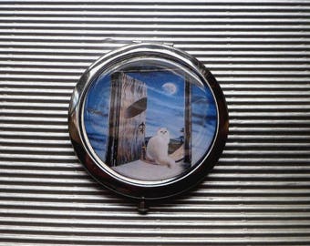 Cat Pocket mirror: the door of the sea