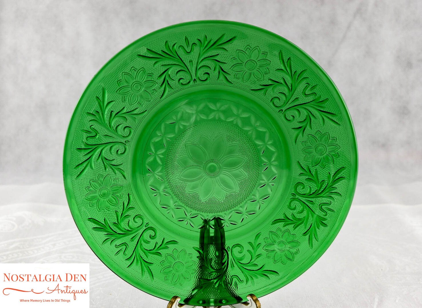 Sandwich Glass 9 Inch Dinner Plate Green Depression Glass