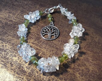 Peridot and rock crystal chips bracelet
