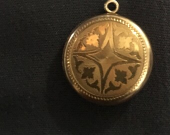 Lo Modi Round Locket 12k 1940s