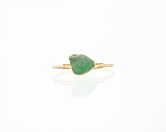 Raw Emerald Ring, Gold Stacking Rings, Emerald Engagement Ring, Raw Crystal Ring, Boho Ring, Gemstone Ring, Minimalist Ring, Dainty Ring