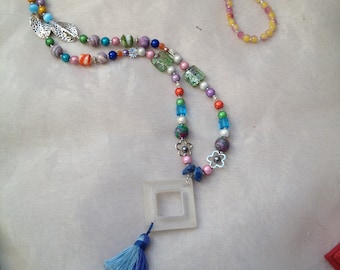 Necklace of multicolored pearls