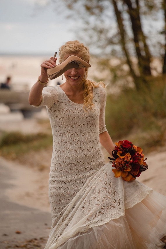 Erin's knitted wedding dress  I've got 18 months to take a bunch of yarn  and make a wedding dress!