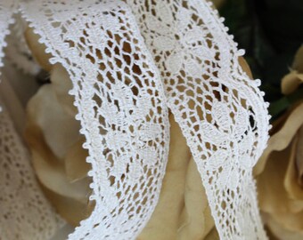 Vintage Ivory Crochet Lace Trim / 1 Yard, 1.25" Wide / By The Yard/ Altered Art Sewing Crafting Costume Victorian Edwardian
