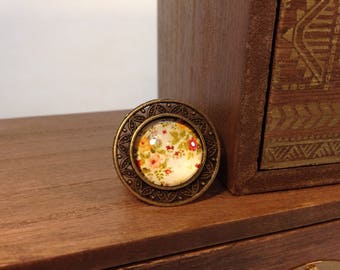 Vintage floral cabochon ring
