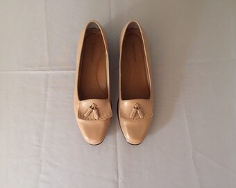 1970s fringe loafers | camel brown tassel fringe loafers | 9