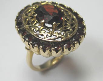 Vintage 14kt Yellow Gold Garnet Gemstone Ring - Beautiful Ring